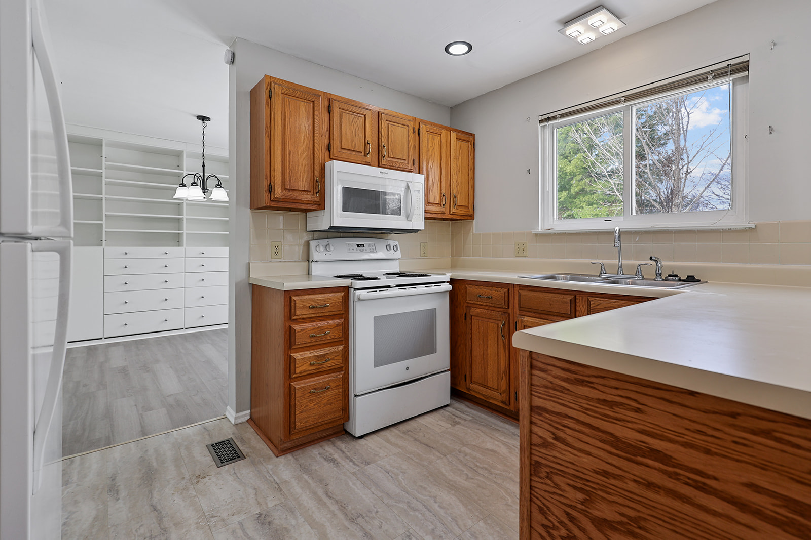 4227 River Oaks Drive Florissant, MO 63034