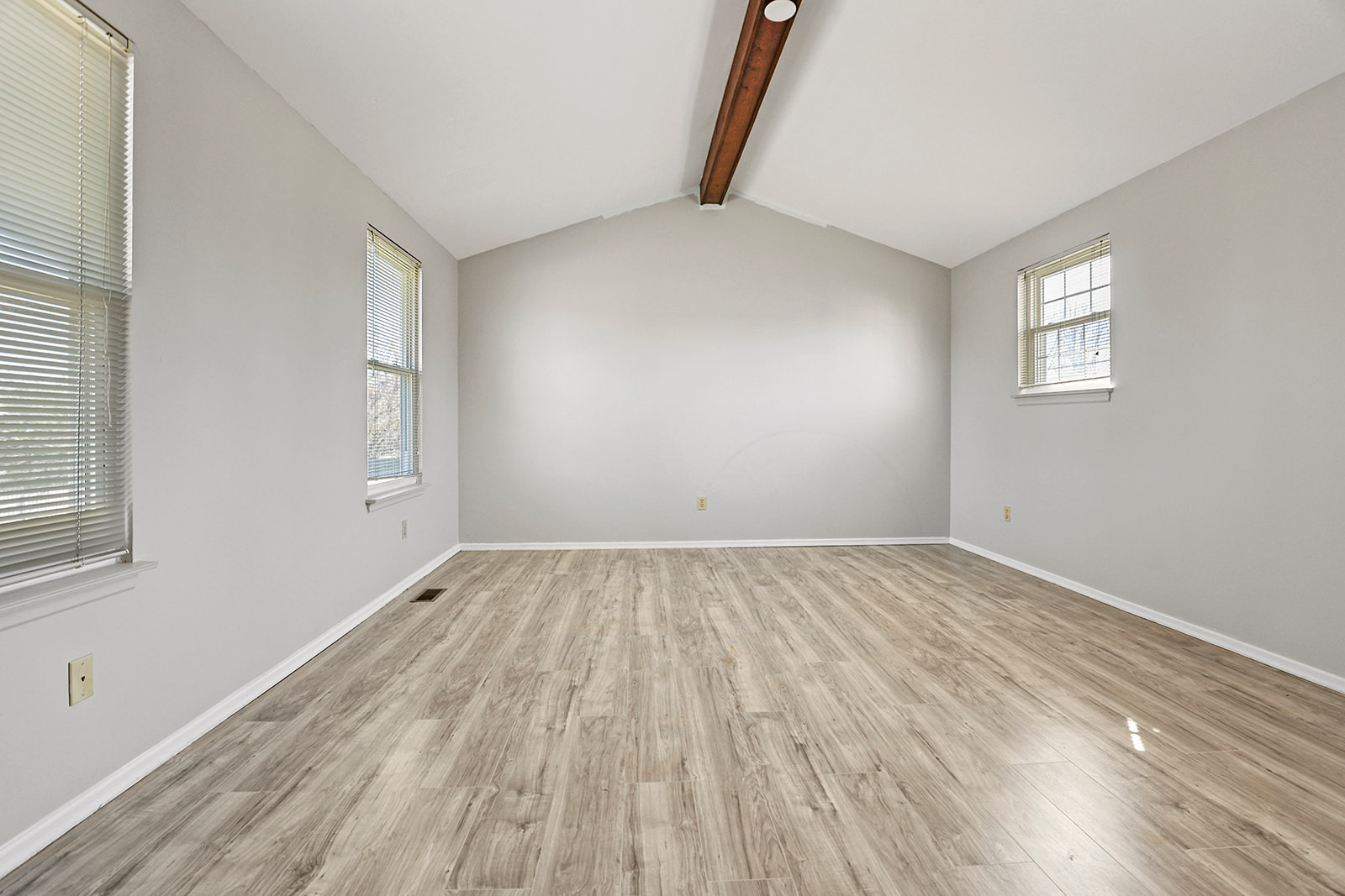 4227 River Oaks Drive Florissant, MO 63034