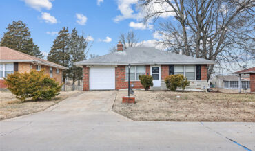 9221 Shadydale Drive Jennings, MO 63136