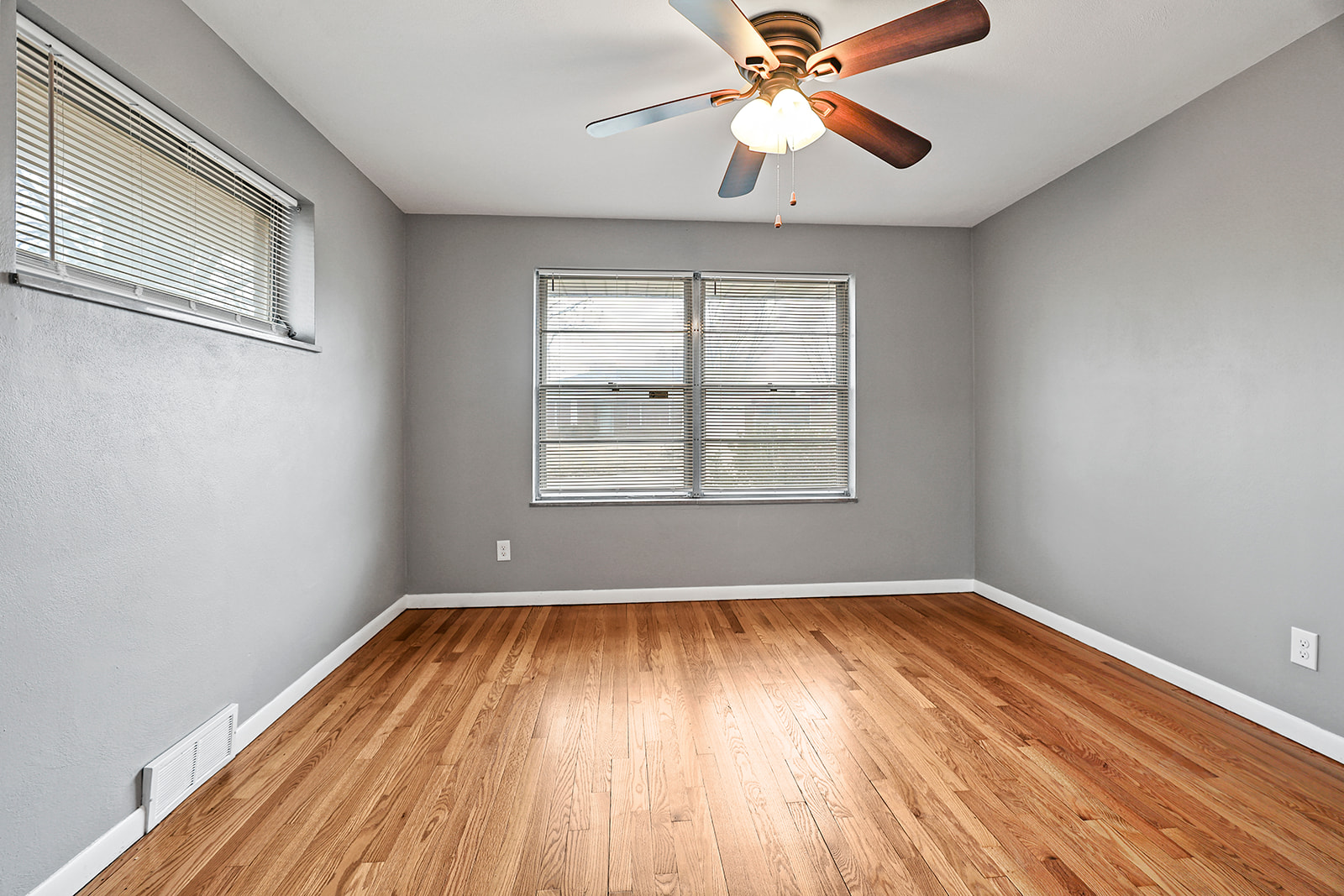 9221 Shadydale Drive Jennings, MO 63136