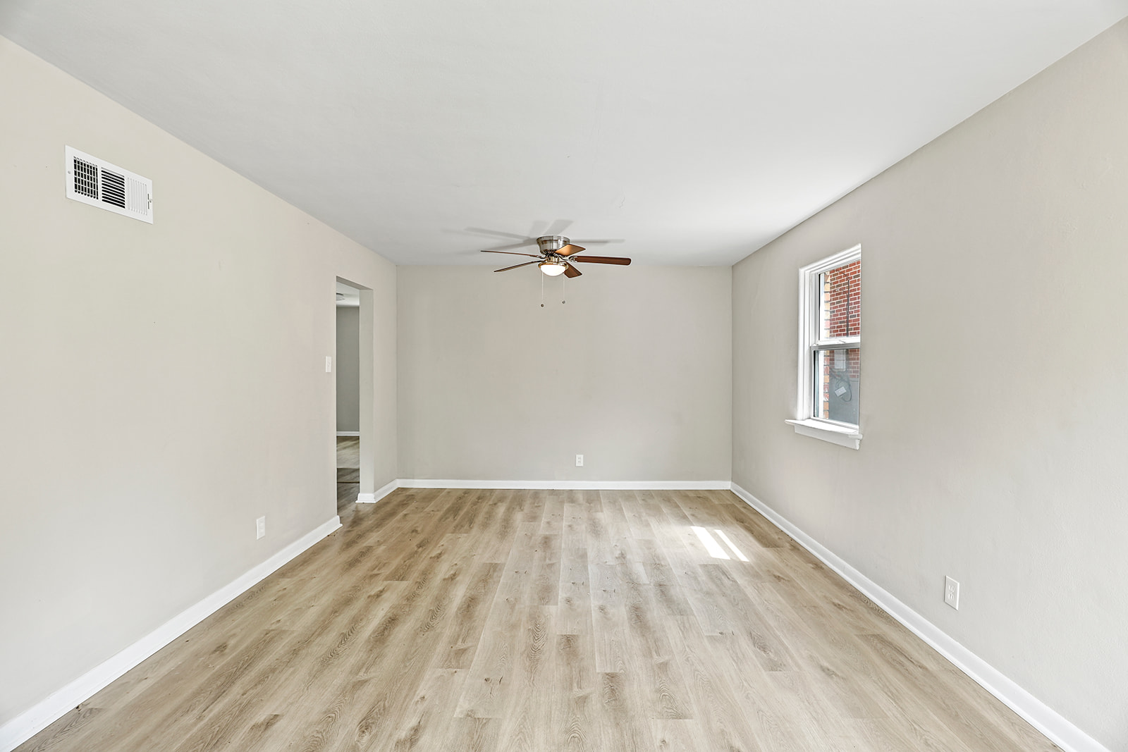 6635 Donald Street Northwoods, MO 63121