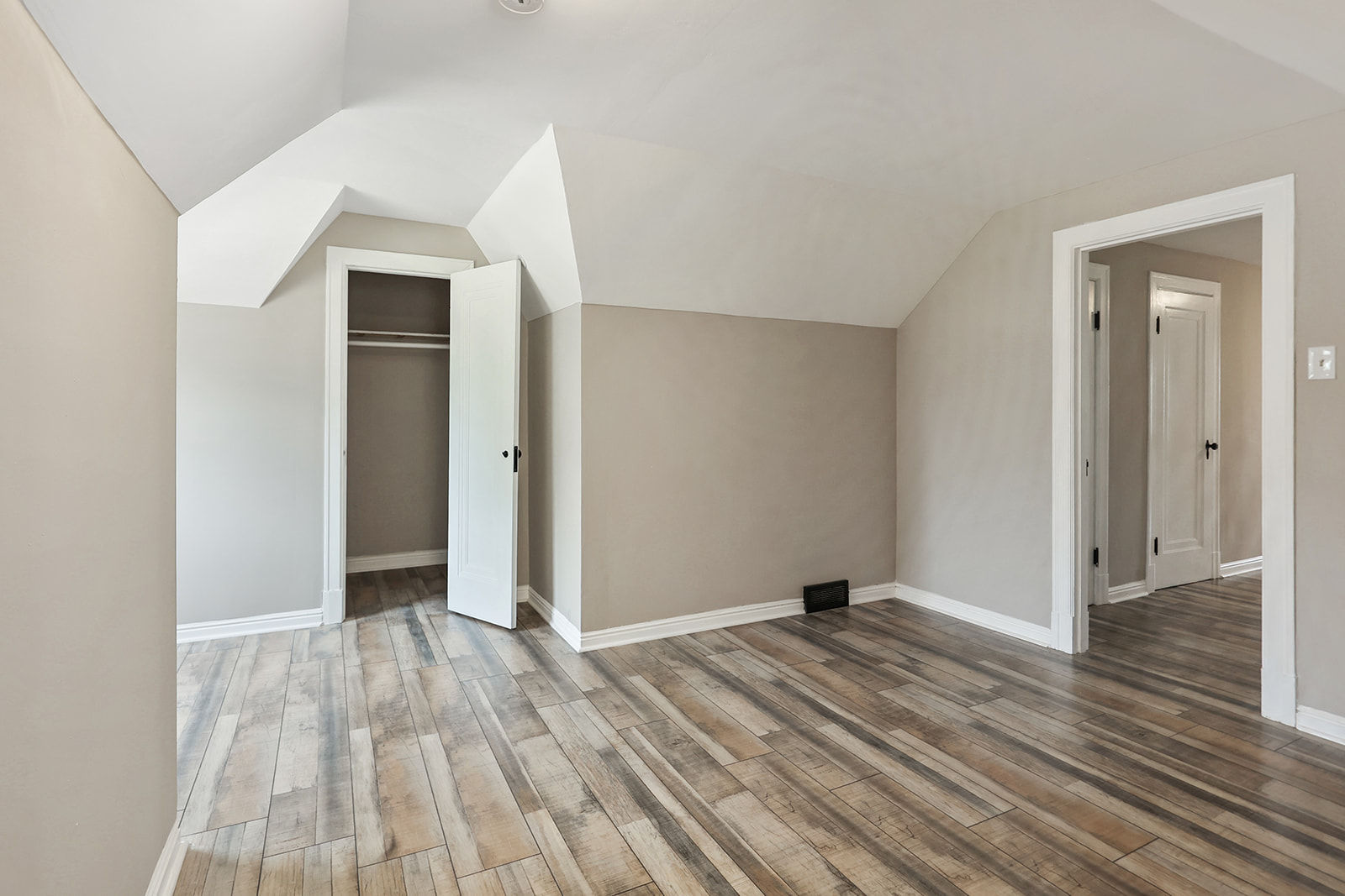 8464 Edna Street St. Louis, MO 63147
